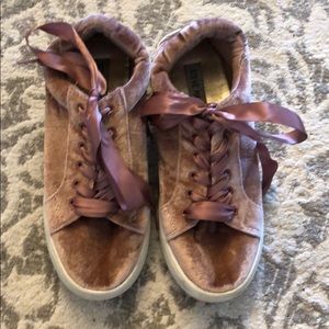 Steve Madden Girls Rose Pink Velvet Sneaker 4